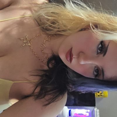 Aestdoes's profile picture. a collection of memes, dumb selfies and dumb videos...
💌 Chat w/ me → https://t.co/yRWlR4ZuW1