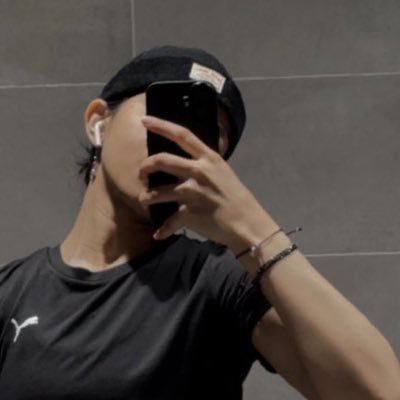 conformdby's profile picture. Living with black and white shap