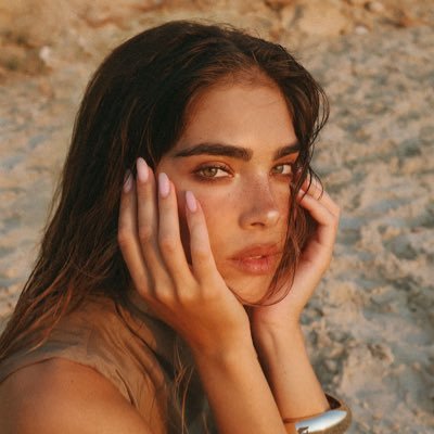 malanacruz99's profile picture. between dreams and reality.