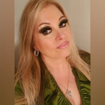 SiobheanG's profile picture. Family 👨‍👩‍👧‍👦 Celtic FC 🍀 Elvis Presley 👑
36YM💍💒🦊🐿 📸 💋🎱🎯🏴󠁧󠁢󠁳󠁣󠁴󠁿🎙
God Bless my darling Dad ❤️
Always On My Mind...🎶🎵 
DON'T DM ME !!!!!