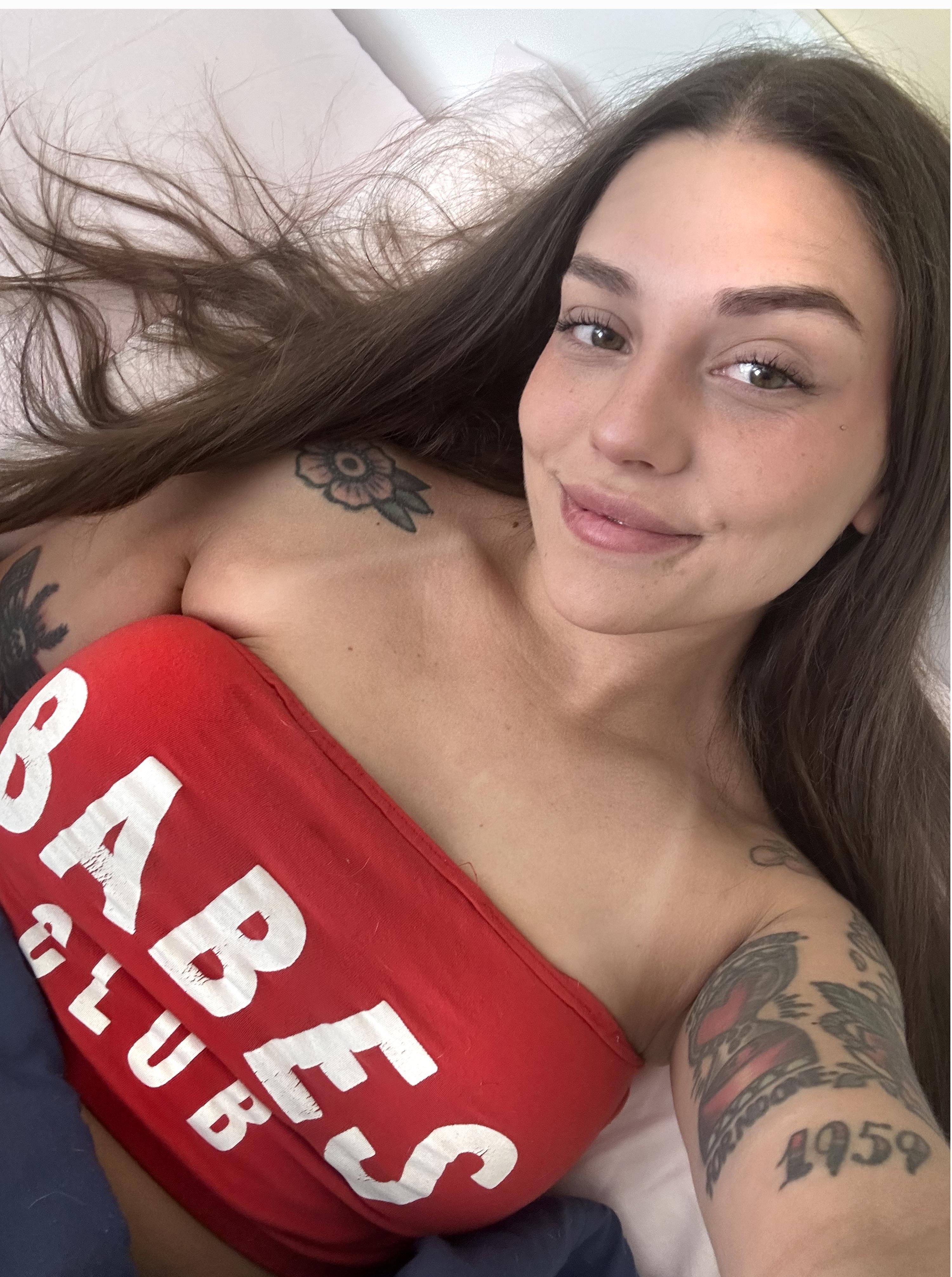 emmscottengimbp's profile picture. yo im Emma
exploring twitter so msg me? or follow me? lets chat loll