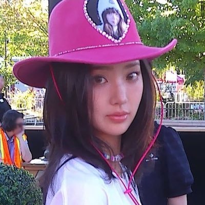 nuguanagrande's profile picture. let’s all stream yves