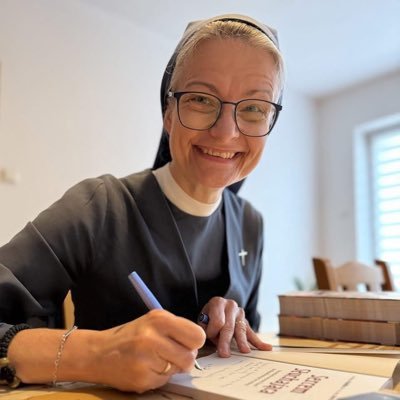 apostolinka's profile picture. Siostra Apostolinka. Psychopedagog powołania. 
Rekolekcje, wykłady, warsztaty, osobiste towarzyszenie.