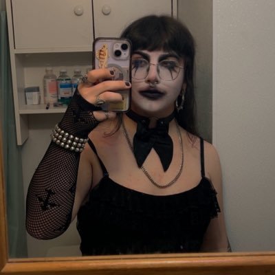 Trans_Centipede's profile picture. 22 y/o trans girl 🏳️‍⚧️| I’ll bite you | she/her | MDNI | I love music and nerd shit dms open https://t.co/SiUiz4h7wa Priv mutuals only: @BruisedBug