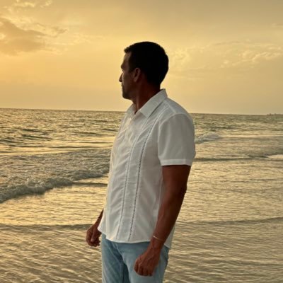 mijitolibre's profile picture. Socioliberal, un poco historiador, un poco filósofo, un poco cubano y un poco español.