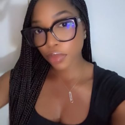 ManuellaAnasse's profile picture. We’re alone together. || ♑️