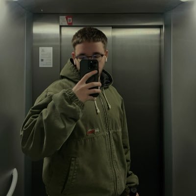 emilien_build's profile picture. Je valorise votre image de marque et affine votre positionnement grâce au branding ! 👁️