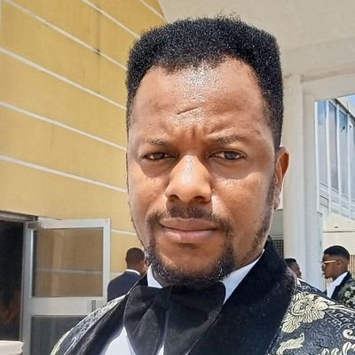 ObongOwoKings's profile picture. Live Laugh Learn Love. 
Loveworld Singer with the President.