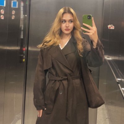 elvanabz's profile picture. Dünyanın en iyi insanı, nibiru kraliçesi, hümanizmin öncüsü