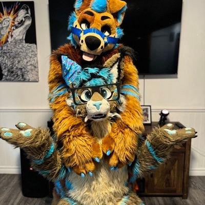 LaakoLynx's profile picture. Smol silly lynx🤪😸| single | like hugs and cuddles🤗  loves to travel and meet friends all over the world🌍 when you see me, ask for hugs I would be happy🤩