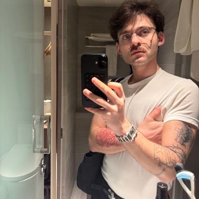 caiosa_bag's profile picture. ash’s aunt hillary https://t.co/0WHcQ8wUnP