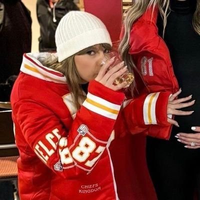 thedramaloverts's profile picture. in my heart is a christmas tree farm!💌
🎅🏻☃️🎁🎄🍪
@taylorswift13