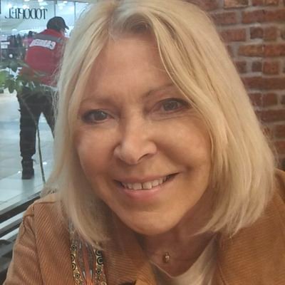 MaryPosa7's profile picture. La paz empieza con una mirada franca y una sonrisa .