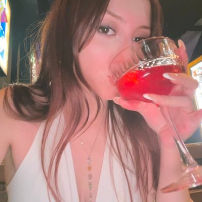 y4renlik's profile picture. 