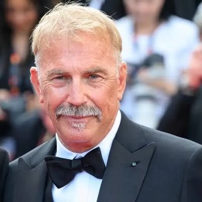 jhope500's profile picture. my lovely fan out there this is my official private account I use now/ thanks to all of you out there who have been supporting me and my carrier ❤️ 💗