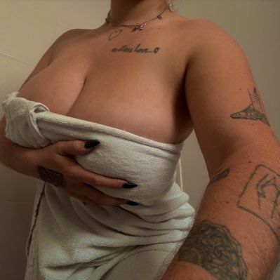 cara2anjo's profile picture. 🌜1997 scorpio .𖥔 ݁ ˖ FR/EN .𖥔 ݁ ˖ no dms! .𖥔 ݁ ˖ (n)sfw account .𖥔 ݁ ˖ huge tattoed tits .𖥔 ݁ ˖ smoker n gamer | 🕸️