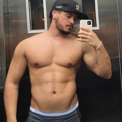 iaerodrigo's profile picture. a rihanna desistiu de cantar e eu tô triste