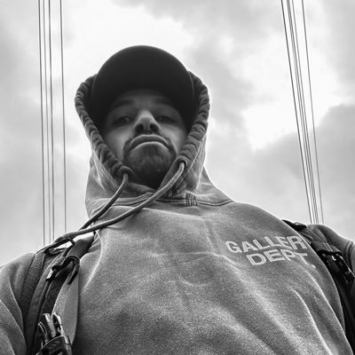 adxniswrld's profile picture. Senior Frontend Engineer - #VueJS #NuxtJS #React #NextJS  with deep interest for #CleanCode 👨🏽‍💻|| Amateur music producer 🎹