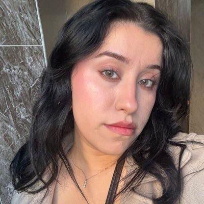 ozlemuiy's profile picture. maksimum duygusallık