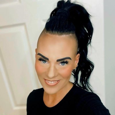 nicole_robar's profile picture. 🤍Glam Metal🤍Fashion🤍@RobbCar13🤍