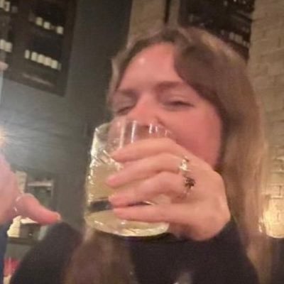 notdeanoru's profile picture. talvez comprasse flores novas na volta.