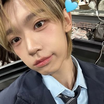 offintherecord's profile picture. gestures, aura and my charms