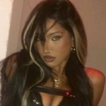 lesbiamanon's profile picture. freud já ia soltando a franga mas viu a moça filmando e parou de dançar