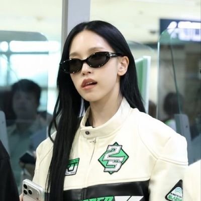 mitzuwife's profile picture. “Even on days when I can’t muster up the courage
I will shine brighter than anyone else
I promise you”