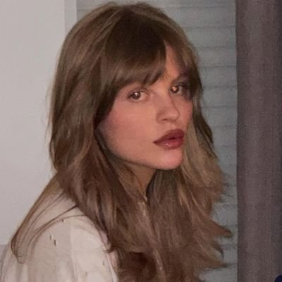 vinyhipocrita's profile picture. a solidão me atrai.