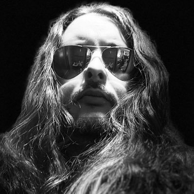 Eduharkonnen's profile picture. Codirigiendo #KanagawaPodcast y director de #EscuadronHarkonnen

Textos en https://t.co/KTVeU49QNZ 

Mi ADN es café, ansiedad y videojuegos.