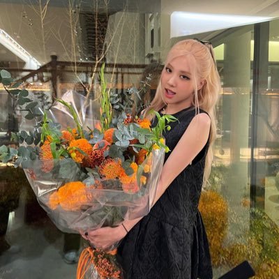 coconutnei's profile picture. 27 | Ariana Grande ☀️| Rosie #1️⃣| KPOP BP 🖤🩷|          pv @pvneinei