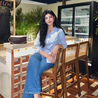 farigkarao's profile picture. accidentally built a personality around cheesecake and wanting to be in bali