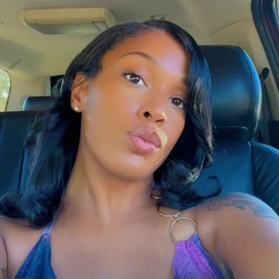 bombberry__'s profile picture. 24. Golden Goddess ✨. Surrendering to my heart because if i follow my head I’d be in jail. #AllThingsLibra. 333 . where’s the lie tho?
