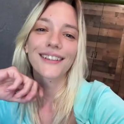 mary3hs9's profile picture. single