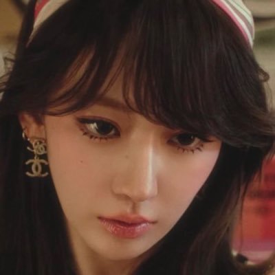 fujoapple's profile picture. i really like women who kiss other women