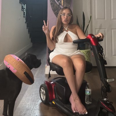 amberaixa's profile picture. handicap girl who post thirst traps & sometimes I’m funny