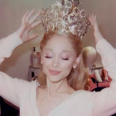 fallingbyjin's profile picture. my mind turns your life into folklore ࣪ ✮ ⋆ ˚｡𖦹 ⋆｡°