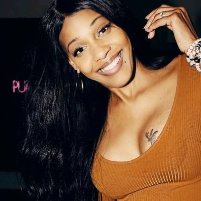 sophie_lela's profile picture. Mature energy. Soft heart ❤️. Not here for noise, just connections that feel real. 
Sweet, sexy, and slightly dangerous.🙂