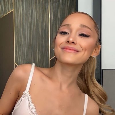 swtnrave's profile picture. multi 🫧 | 23  | I also yap about books