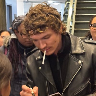 R0ZAN0VS's profile picture. 