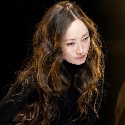 dustyinterlude's profile picture. doe-eyes of a strange girl with brownish hair