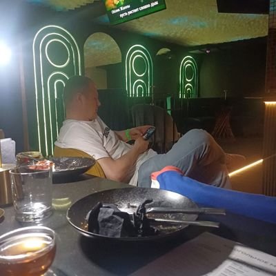 DenisK78's profile picture. Уважающий себя мужчина ныть не будет