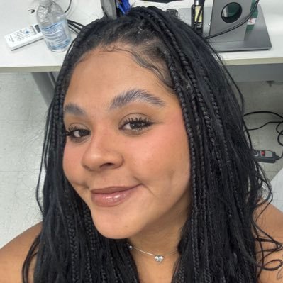 nualamachado_'s profile picture. aqui você só vai encontrar reclamações & lamentações