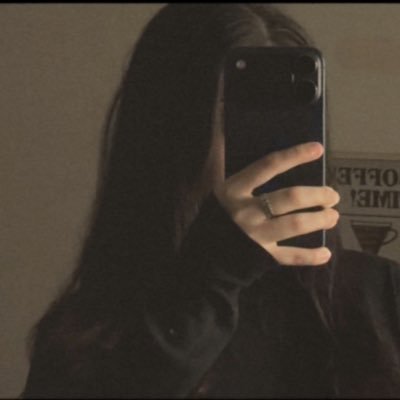 vxatri's profile picture. 