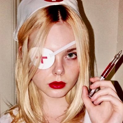 efftrinket's profile picture. there goes another day in lonely echoplay • effie trinket defense attorney • @suanraine wifey