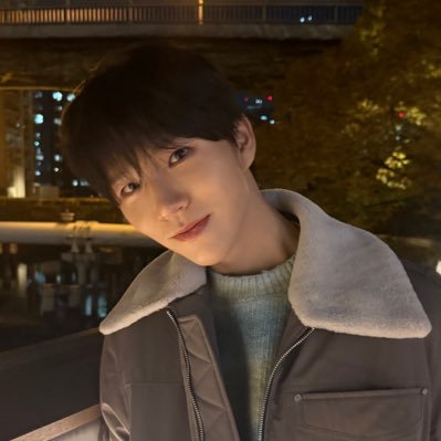 2world_'s profile picture. 