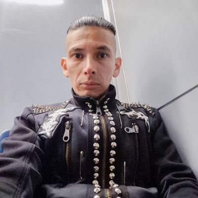 jhonnypunk's profile picture. En la oscuridad se aprecian mejor las cosas.🦷
Este es el noveno circulo del infierno de Dante! 😈💀
lnstagram: @mannubones