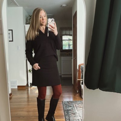 amywrites2's profile picture. Writer | Health nut | Catholic | Wife and mom ✨