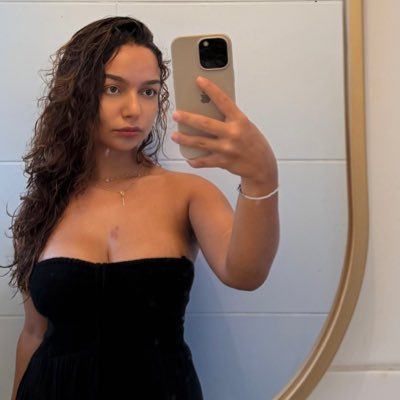 unfoldingflash's profile picture. 🏜️🌅🌊🐬✌🏻🎴🎋⏳ 🔋🎰🐉 🖕🏻 😶‍🌫️🧏‍♀️🌹🍓🪆