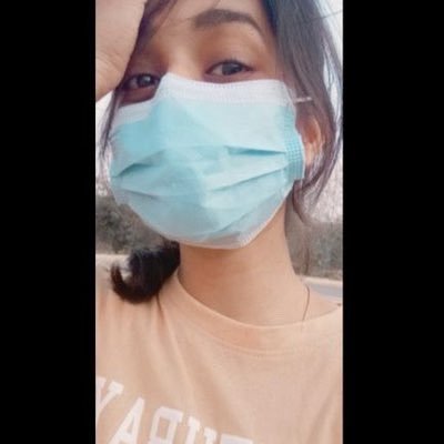 bunnycrazyfan's profile picture. Barefoot on the grass🍃